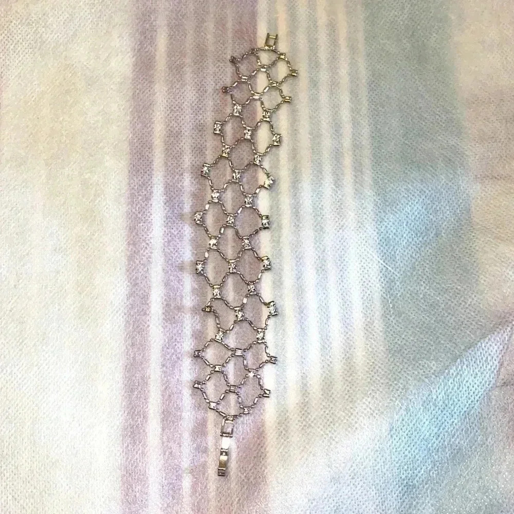 Cute shining stones  bracelet